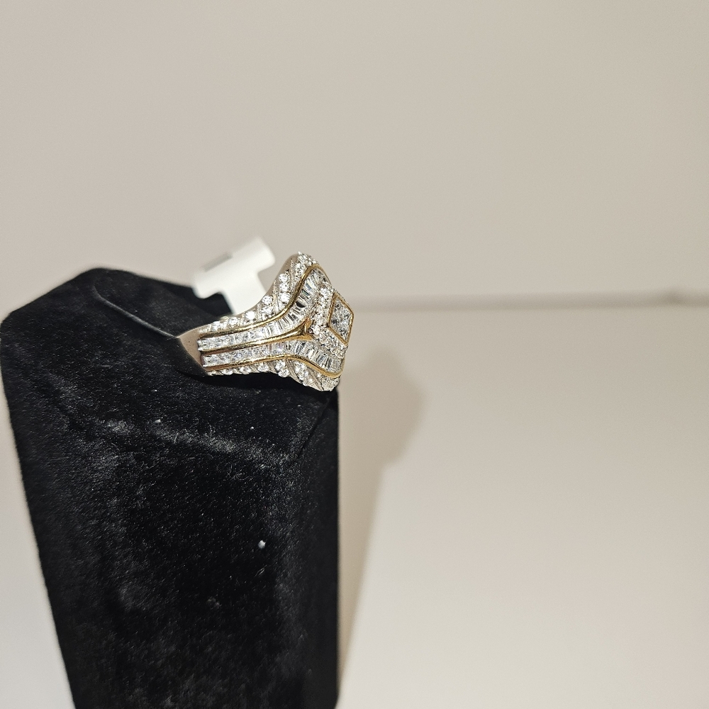 Exquisite Ring Size 8 - Picture 6 of 13